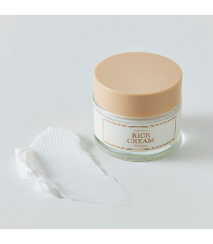 I’m From Rice Cream è una crema viso vegana con ceramide di crusca di riso che idrata, rinforza la barriera cutanea e regola il