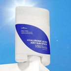Isntree – Hyaluronic Acid Airy Sun Stick SPF50 - Stick solare viso leggero all'acido ialuronico