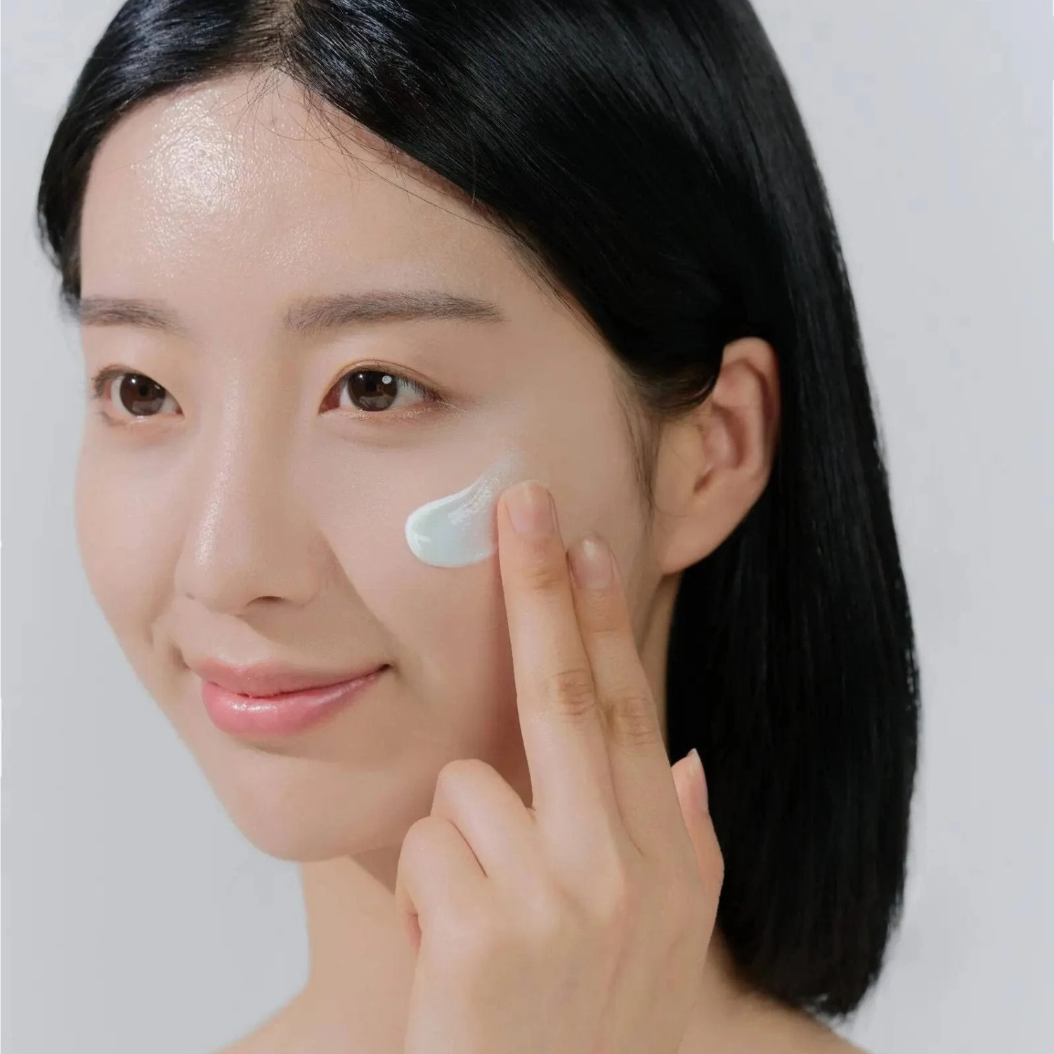 SKIN1004 – Madagascar Centella Hyalu-Cica Water-Fit Sun Serum – Siero solare viso idratante SPF50+