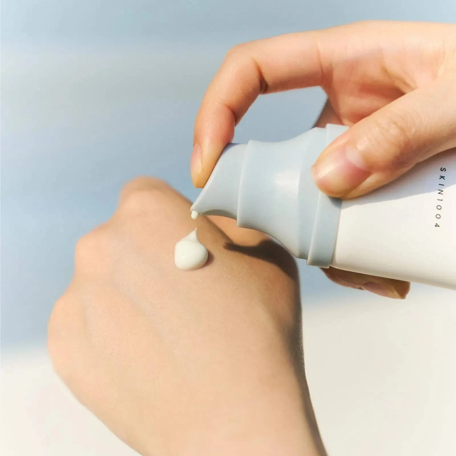 SKIN1004 – Madagascar Centella Hyalu-Cica Water-Fit Sun Serum – Siero solare viso idratante SPF50+