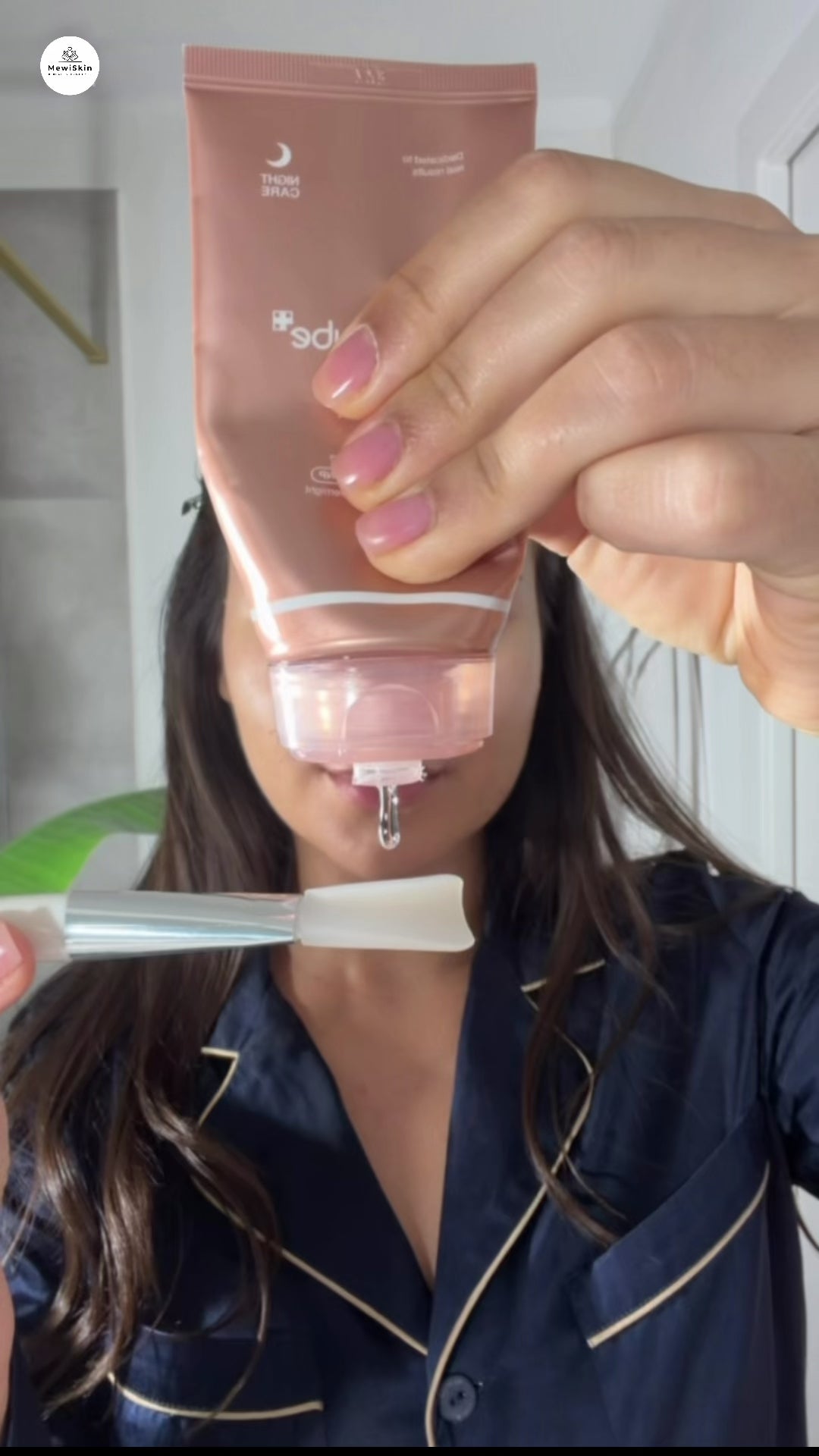 Reel Instagram MewiSkin: Collagen Night Wrapping Peel Off Mask - Maschera viso notturna peel-off rassodante al collagene