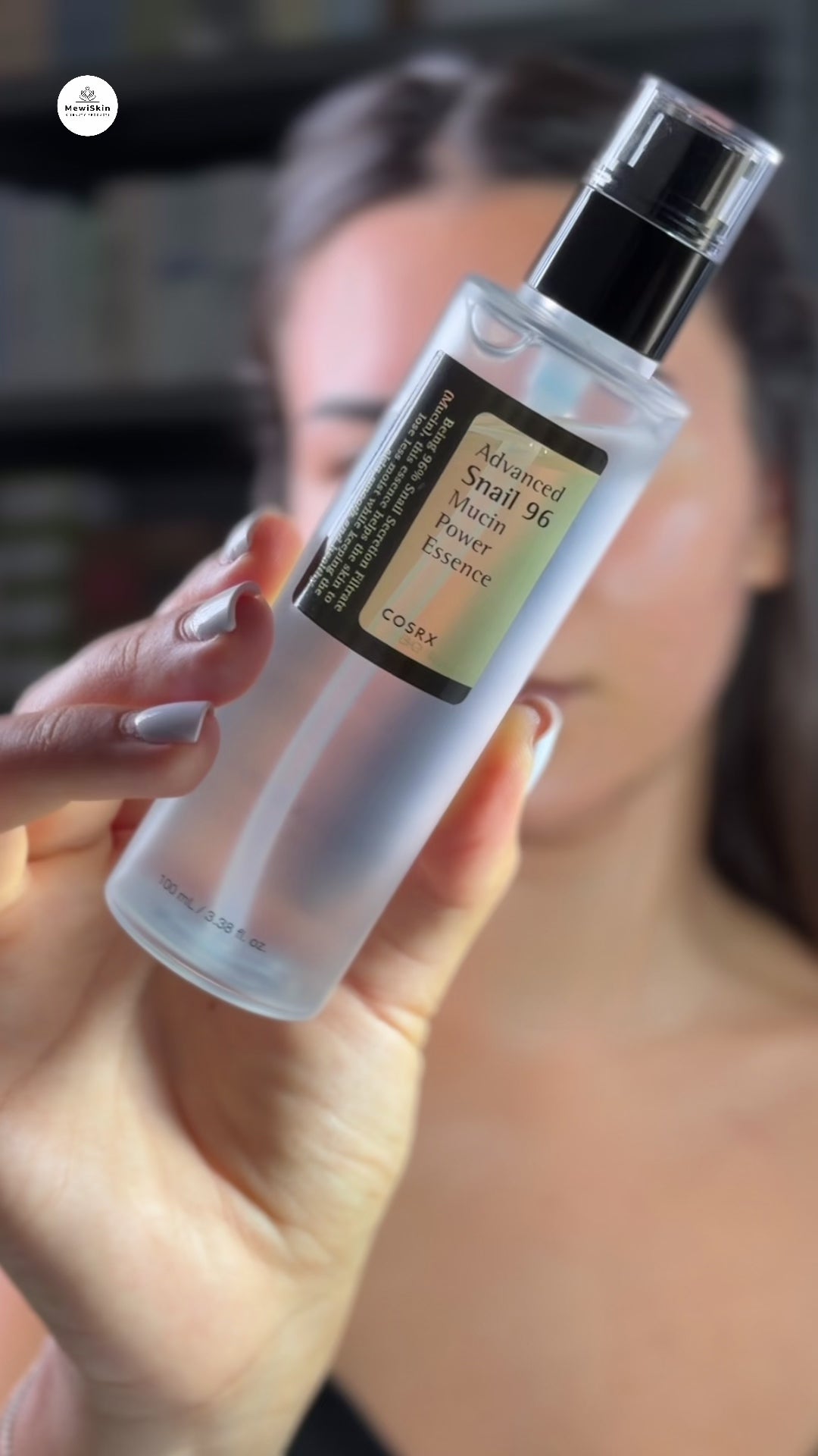 Reel Instagram MewiSkin: Advanced Snail 96 Mucin Power Essence - Essenza viso idratante e rigenerante alla bava di lumaca